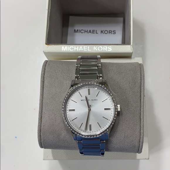 MK watch main image 4